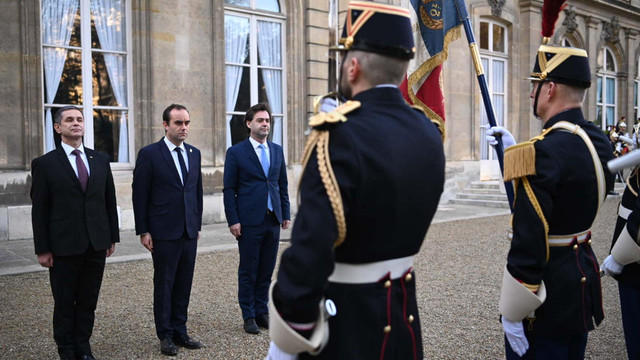 Vicepremierul Nicu Popescu și ministrul apărării Anatolie Nosatîi desfășoară o vizită de lucru la Paris