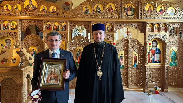 Icoană cu chipul lui Ștefan cel Mare și Sfânt, oferită de Episcopia Basarabiei de Sud președintelui Parlamentului, Igor Grosu