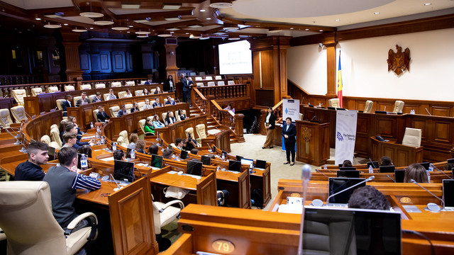 Legislativul a găzduit a VI-a ediție a Parlamentului Tinerilor