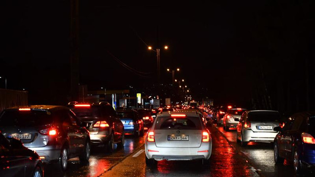 În municipiul Chișinău se atestă un flux mediu de transport pe mai multe străzi
