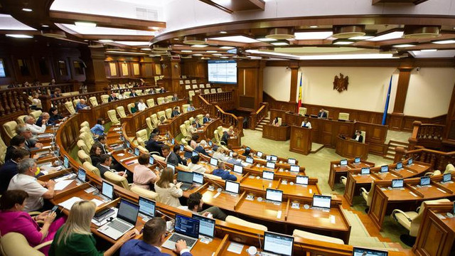 Parlamentul se convoacă în ședință plenară joi, 17 noiembrie