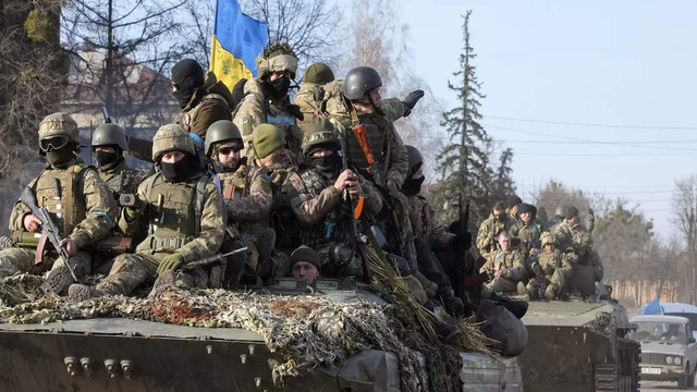 Forțele ucrainene avansează în direcția Svatove-Kreminna, dar se luptă pentru „fiecare metru”. De ce e dificilă recuperarea Luganskului