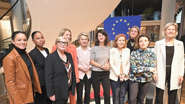 Femei în consiliile de administrație: Parlamentul European a aprobat norme pentru stimularea egalității de gen în consiliile de administrație ale întreprinderilor