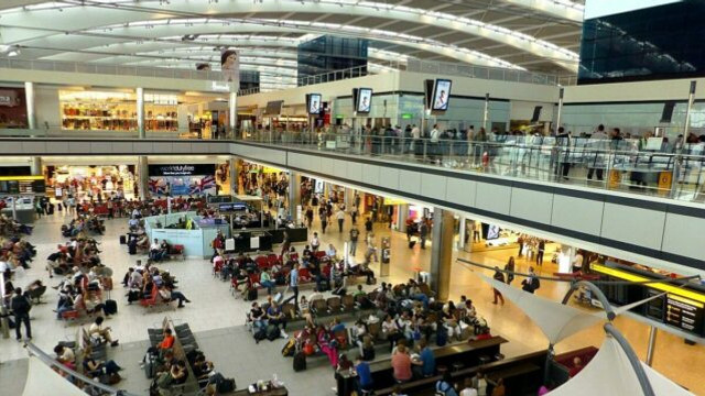 Aeroporturile din Marea Britanie ar putea renunța la regulile privind lichidele din bagaje până în 2024