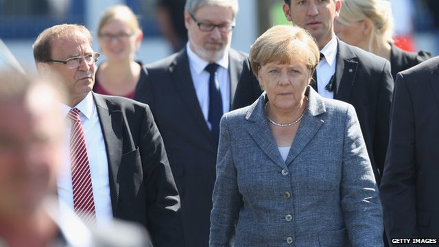 Merkel afirmă că a încercat în zadar la final de mandat să-și convingă partenerii europeni să discute cu Putin