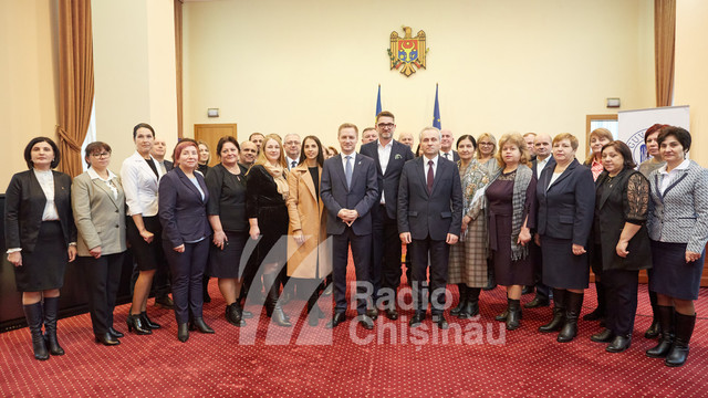 FOTO | Douăzeci de instituții de învățământ general din Republica Moldova vor beneficia de echipamente digitale în procesul educațional oferite gratuit de Guvernul României