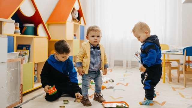 Zece cabinete de dezvoltare a copiilor au fost amenajate în localitățile din Ungheni și Cahul. Cu suportul UE au fost procurate mobilier, echipament medical și jucării 

