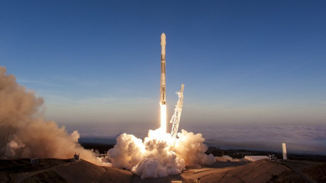 SpaceX a lansat 40 de sateliți de comunicații de la un centru spațial administrat de NASA