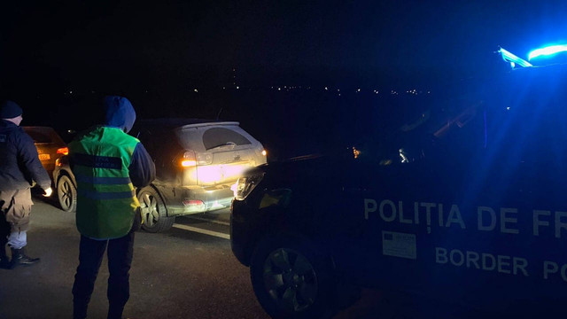 FOTO | Peste 500 de litri de alcool fără acte de proveniență, depistați de polițiști într-o mașină aflată în zona de frontieră