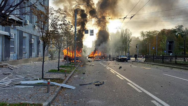 Explozii în centrul Kievului, în capitala ucraineană sună sirenele. Oamenii s-au adăpostit în stațiile de metrou
