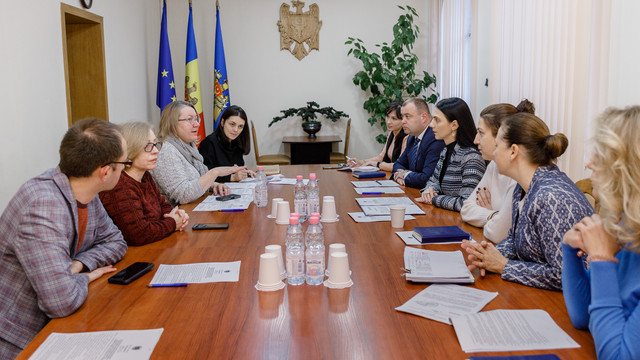Conducerea Serviciului Vamal a desfășurat o ședință de lucru cu un grup de deputați, în vederea examinării aspectelor pentru acordarea facilităților fiscale și vamale cetățenilor R. Moldova care revin cu traiul acasă