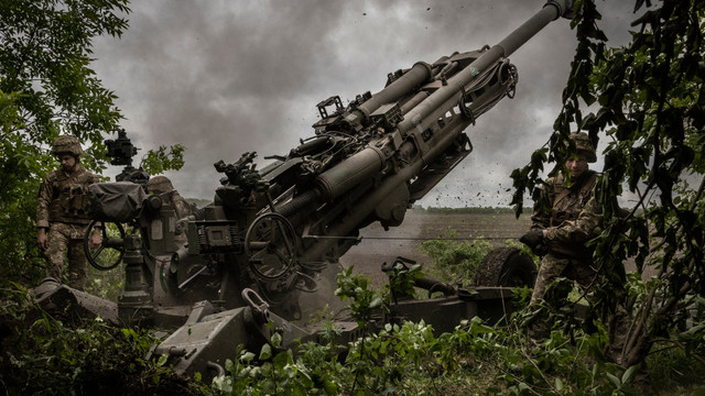 Regatul Unit va furniza muniție de artilerie Ucrainei în cadrul unui contract de 250 milioane de lire sterline