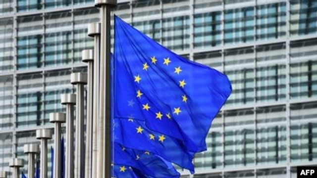 Anchetă de corupție în PE: Comisia Europeană verifică relațiile fostului comisar grec Avramopoulos cu un ONG