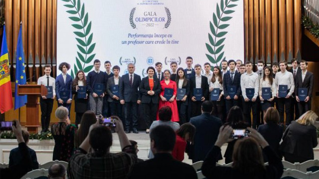 Cei mai buni elevi și profesori au fost premiați pentru rezultate remarcabile la concursuri regionale și internaționale