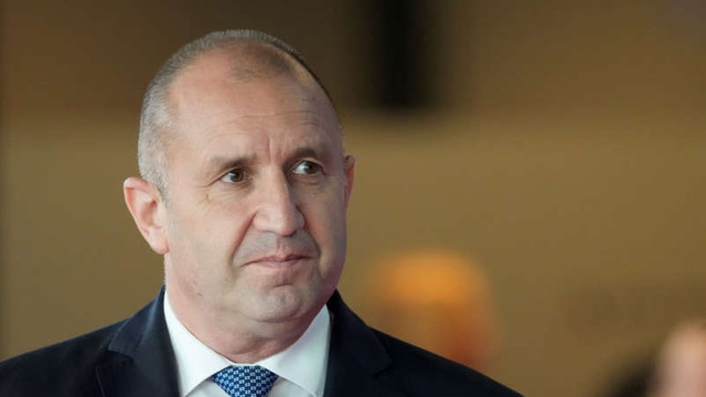 Președintele Bulgariei și-a dat acordul pentru trimiterea de arme și muniții în Ucraina