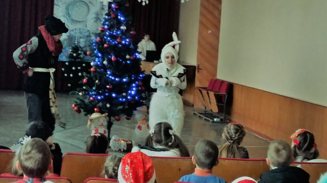 Un Spectacol de Crăciun a fost organizat la USM pentru copiii angajaților și ai refugiaților ucraineni
