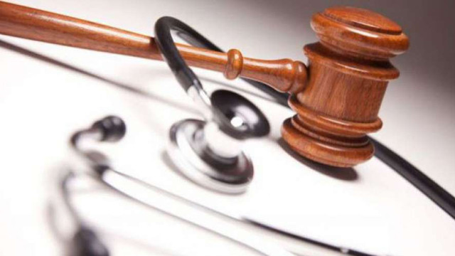 Doi medici au fost trimiși pe banca acuzaților pentru malpraxis