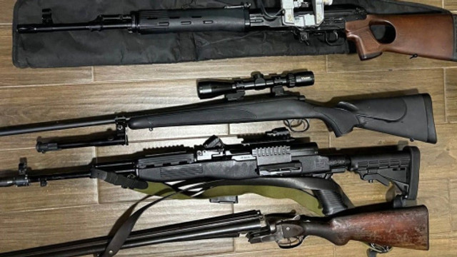 VIDEO | Peste 20 de percheziții și zeci de muniții și armament ridicate de către oamenii legii