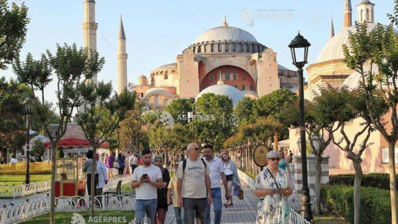Поездка в турцию из россии. Турция туризм. Туристы в Турции. Турция экскурсии. Путешествие в Турцию.