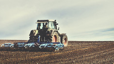Agricultorii pot primi granturi de până la 15 mii de dolari pentru procurarea tehnicii agricole