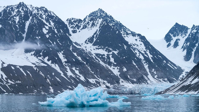 Ghețarii din Groenlanda s-ar topi de 100 de ori mai repede decât credeau cercetătorii