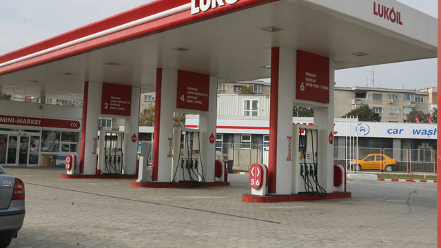 Rușii de la Lukoil vor să vândă activele din Moldova și România. Cine sunt potențialii cumpărători