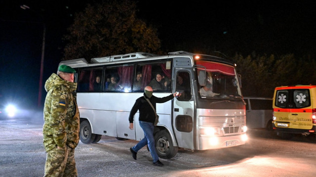 Schimb de prizonieri între Rusia și Ucraina. Fiecare țară a eliberat câte 50 de militari
