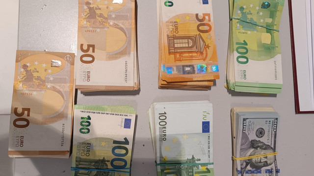 40 de mii de euro și 10 mii de dolari americani nedeclarați au fost depistați la un pasager pe Aeroportul Internațional Chișinău