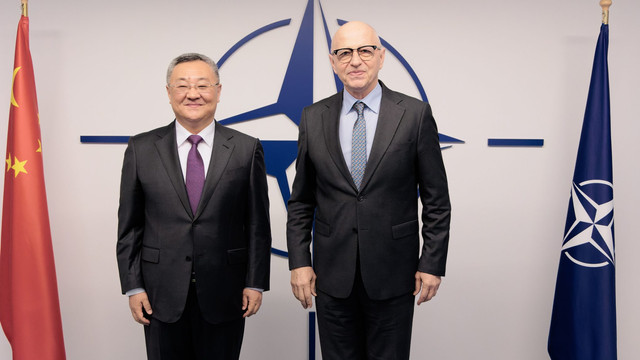 Mircea Geoană l-a primit la sediul NATO pe șeful misiunii Chinei la UE. Secretarul general adjunct al Alianței a solicitat Chinei să condamne războiul Rusiei în Ucraina