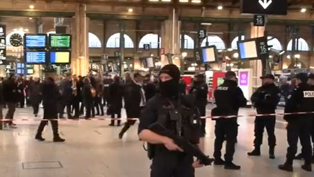 Atentat sângeros în gara centrală din Paris. Mai multe persoane au fost atacate cu cuțitul