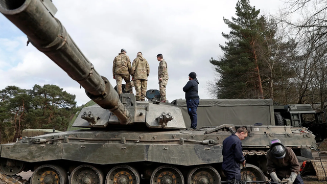 Marea Britanie a decis să trimită tancuri în Ucraina. Convorbire telefonică între premierul Rishi Sunak și președintele Volodimir Zelenski
