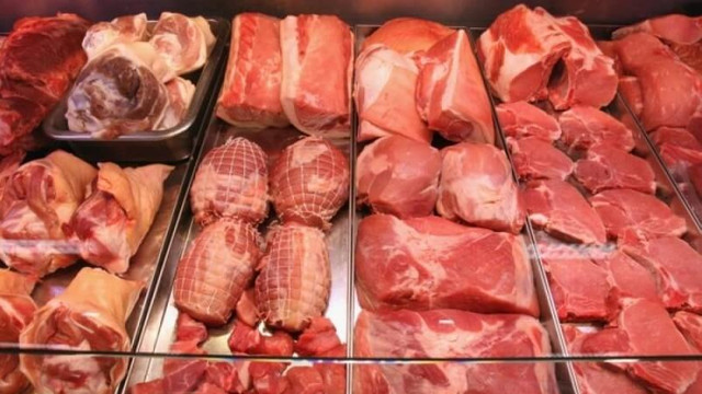 Oamenii legii efectuează percheziții la cel mai important importator de carne din R. Moldova