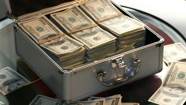 Deținerile rușilor în conturi din bănci străine au atins un nivel record de 82 de miliarde de dolari. Sute de mii de ruși au fugit din țară de la declanșarea războiului