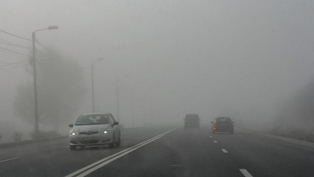 Atenție, șoferi. Se circulă în condiții de ceață densă, iar vizibilitatea este redusă
