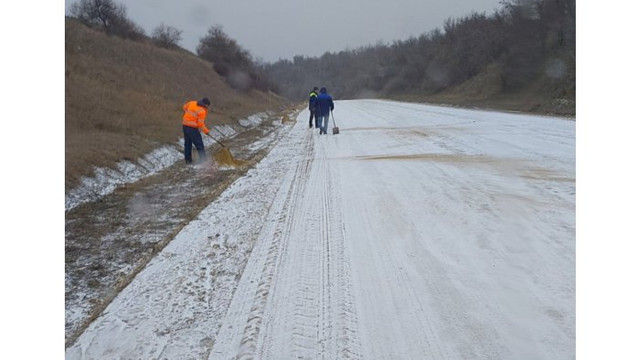 Pe drumurile din Republica Moldova se circulă în condiții de iarnă