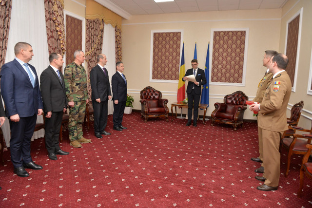 FOTO | Secretarul de Stat în domeniul apărării naționale, Valeriu Mija, decorat cu Ordinul „Steaua României” în grad de „Comandor”