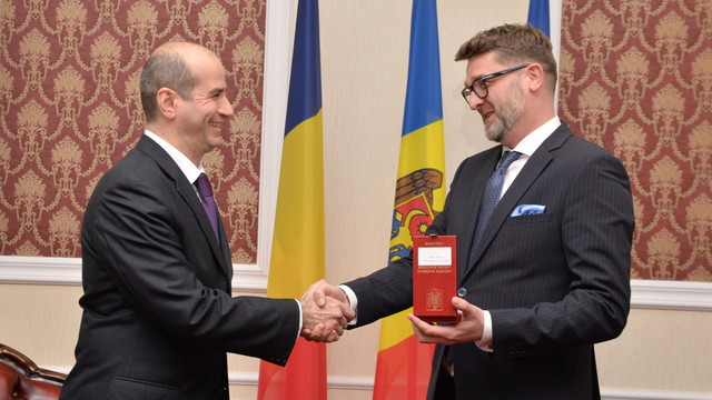 FOTO | Secretarul de Stat în domeniul apărării naționale, Valeriu Mija, decorat cu Ordinul „Steaua României” în grad de „Comandor”