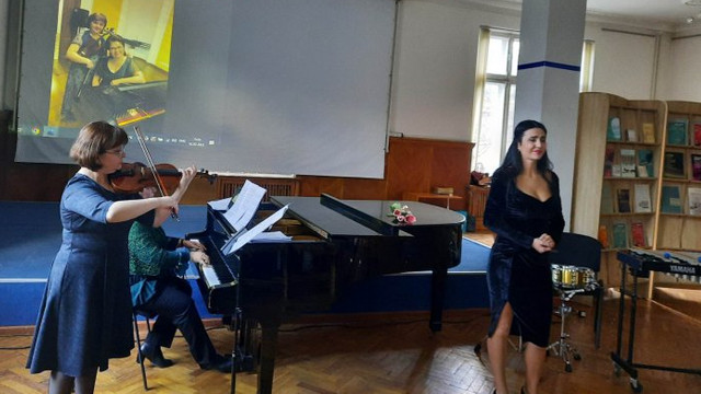 O cunoscută pianistă din Iași, originară din R. Moldova, a fost omagiată la Chișinău