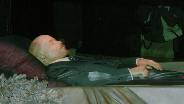 Un bărbat în stare de ebrietate a încercat să fure trupul îmbălsămat al lui Lenin