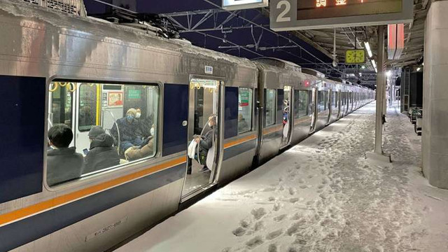 Transporturile, perturbate de ninsori abundente în Japonia