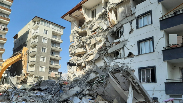 Cutremurul de săptămâna trecută ar putea costa Turcia până la 84 de miliarde de dolari