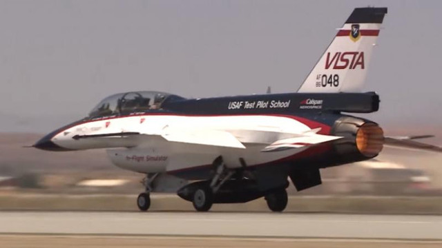 Moment istoric în aviația militară. Un F-16 a fost pilotat de un software bazat pe inteligența artificială
