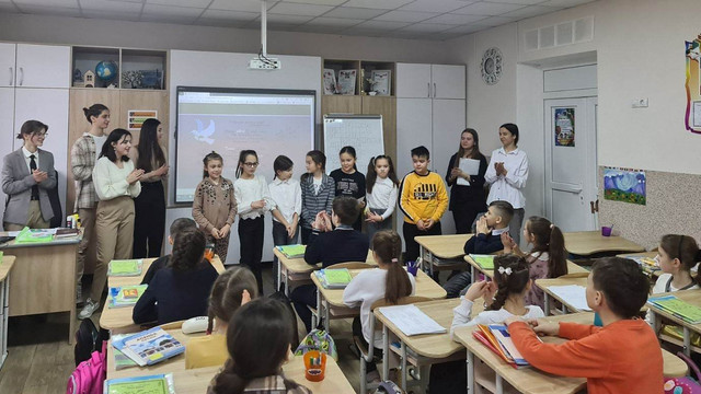 Ziua Națională a Lecturii | Aurelia Grecu, director adjunct la Liceul Elena Alistar: „Promovarea dragostei și a păcii - este mesajul creației lui Grigore Vieru și oricărei cărți bune”
 

