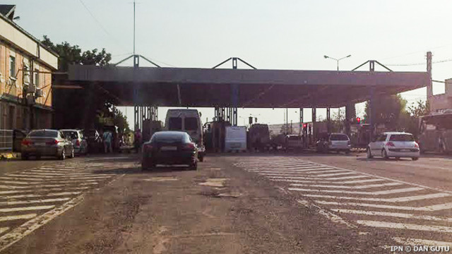 În atenția călătorilor! Punctul de trecere a frontierei Larga-Kelmențî a fost închis din motive de securitate
