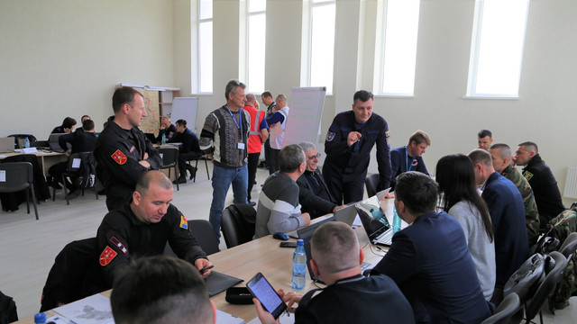 Salvatori din 13 țări se antrenează la Chișinău pentru intervenții în cazul unui cutremur care ar lovi Republica Moldova