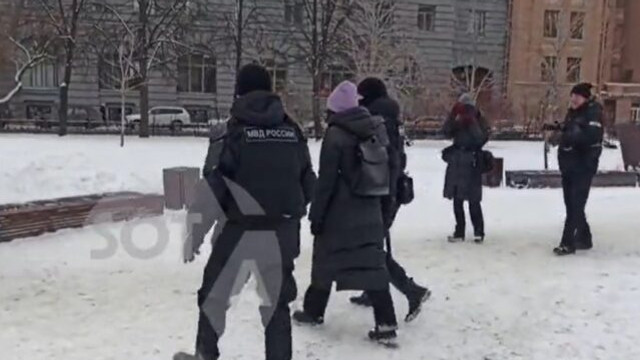 VIDEO | Cel puțin 15 persoane au fost reținute la Sankt Petersburg pentru proteste în sprijinul Ucrainei