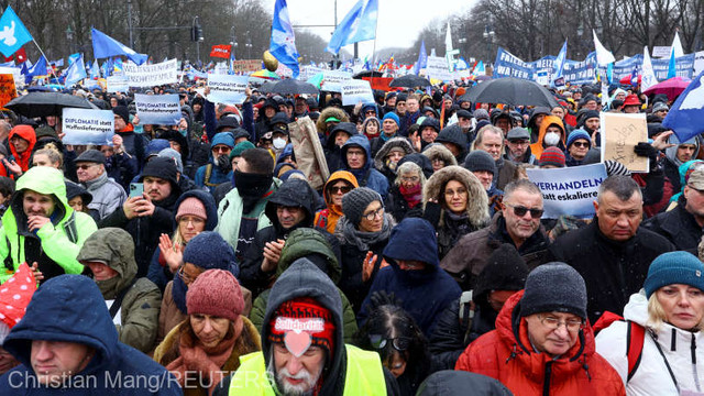Manifestație la Berlin pentru negocieri de pace în Ucraina; protest la Bruxelles împotriva invaziei ruse