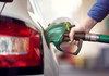 Prețul la benzină continuă să crească, cel la motorină scade ușor