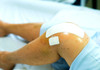 Crește numărul beneficiarilor de operații de protezare a genunchiului și șoldului