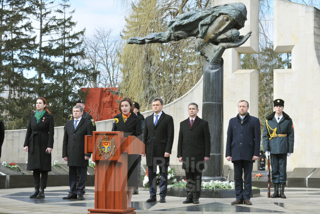 FOTO | Ceremonia de comemorare a eroilor căzuți în războiul de pe Nistru. Maia Sandu: Războiul din 1992 cu armata rusă a fost unul nedrept și inegal